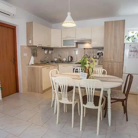 Holiday Lory Holiday home Medulin